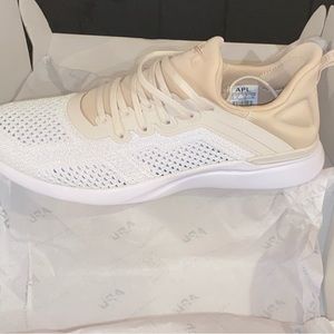 APL NWT Womens techloom tracer sneaker-size 7.5